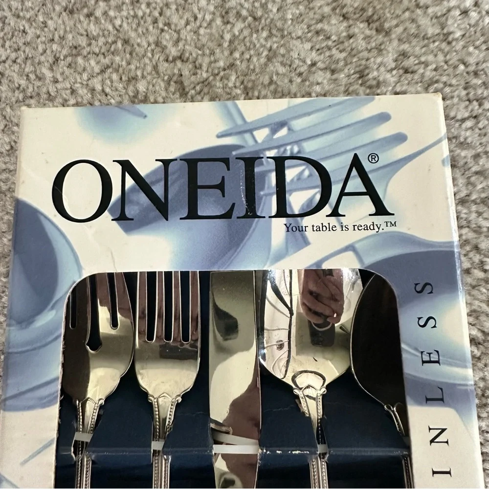 Oneida AMERICAN HARMONY Silver Stainless Steel 18/8 Flatware Set 24 PC NEW